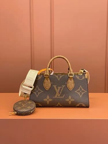 Louis Vuitton (modelo Louis Vuitton Multi Pochette Accessoires / OnTheGo PM em lona Monogram)