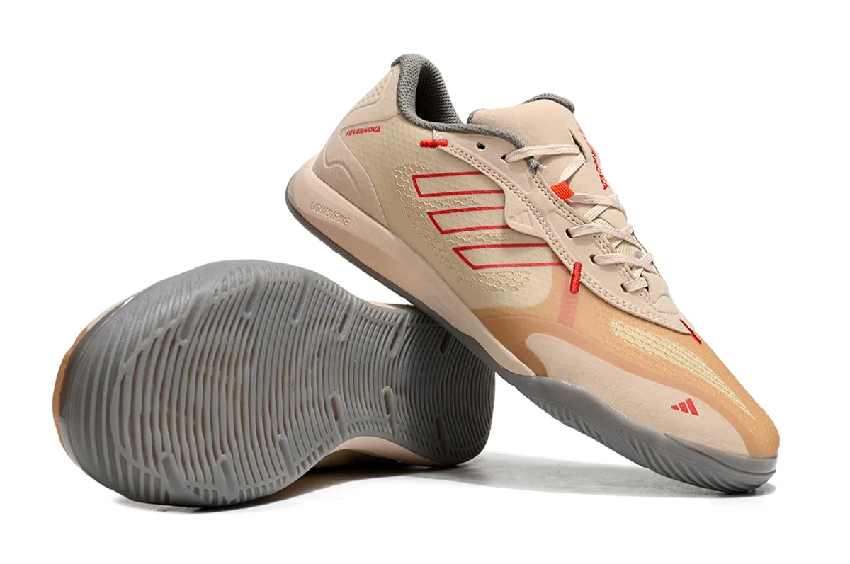 adidas Top Sala Competition "Fevernova" (em tom bege/bege-areia com pormenores em vermelho e cinza).