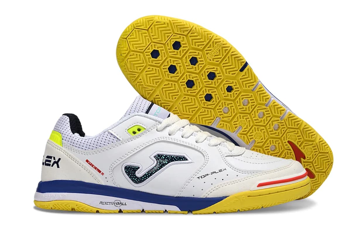 Joma Top Flex Rebound IN (em tom branco, azul e amarelo com sola amarela).