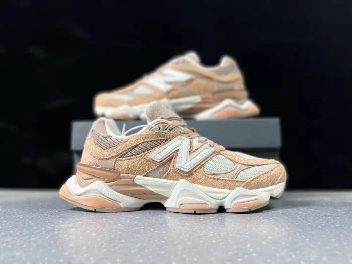 Balance 9060 na colorway Workwear / Angora (ou Workwear / Rich Oak)