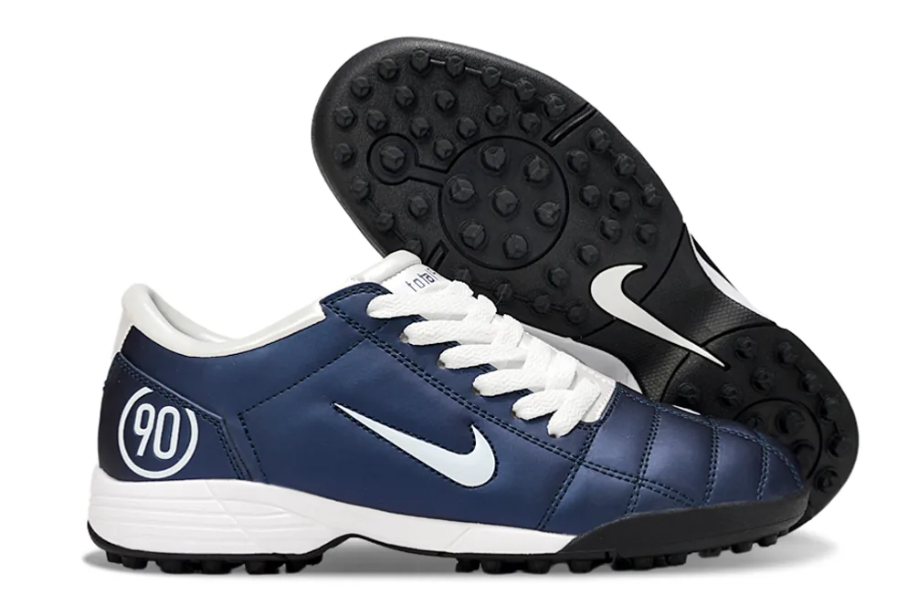 Nike Air Zoom Total 90 III TF (em tom azul-marinho e branco com o logótipo "90" em destaque, sola intermédia branca e sola exterior preta).