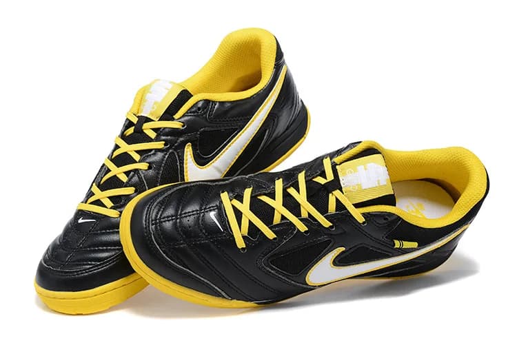 Nike Streetgato (em tom preto, amarelo e branco com sola amarela).