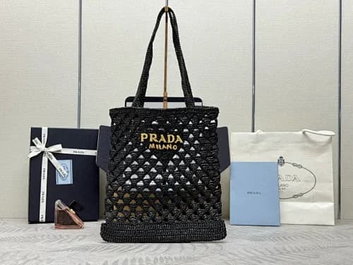 Prada (modelo Crochet Tote Bag / Raffia Tote em preto)