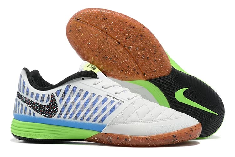 Nike Lunar Gato II (em tom branco, azul, verde-lima e preto com o símbolo Nike salpicado e sola castanha/gum).