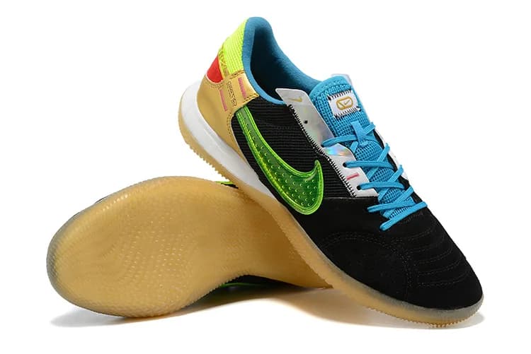 Nike Streetgato (em tom cinza, azul, verde-lima e preto com sola castanha/gum salpicada).