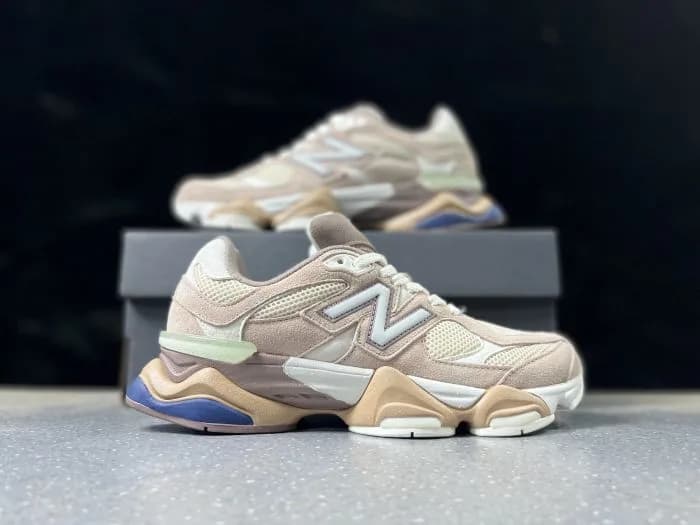 New Balance 9060 na colorway Driftwood (ou Mushroom / Driftwood),