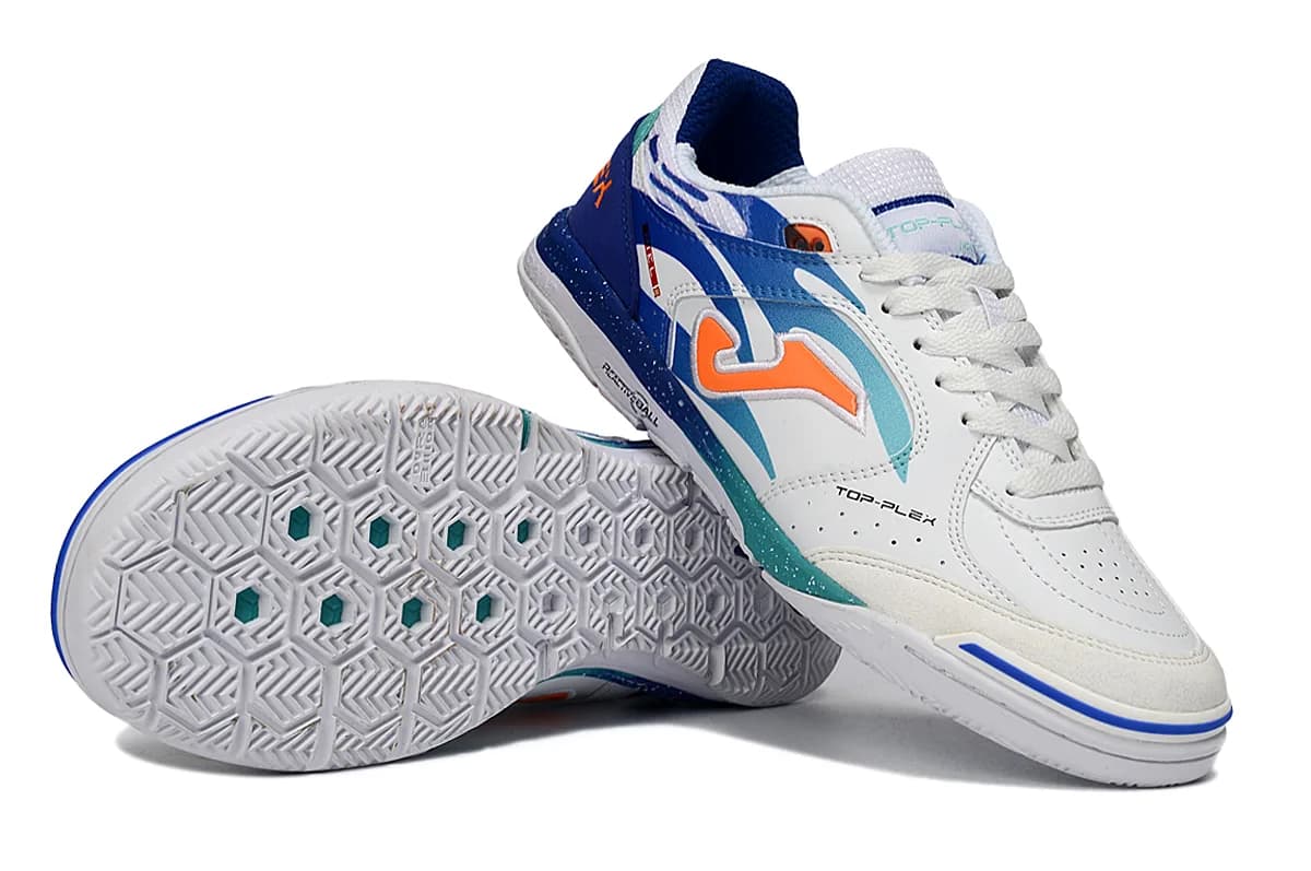 Joma Top Flex Rebound IN (em tom branco, azul-marinho, azul-celeste, verde-água e detalhes em laranja).